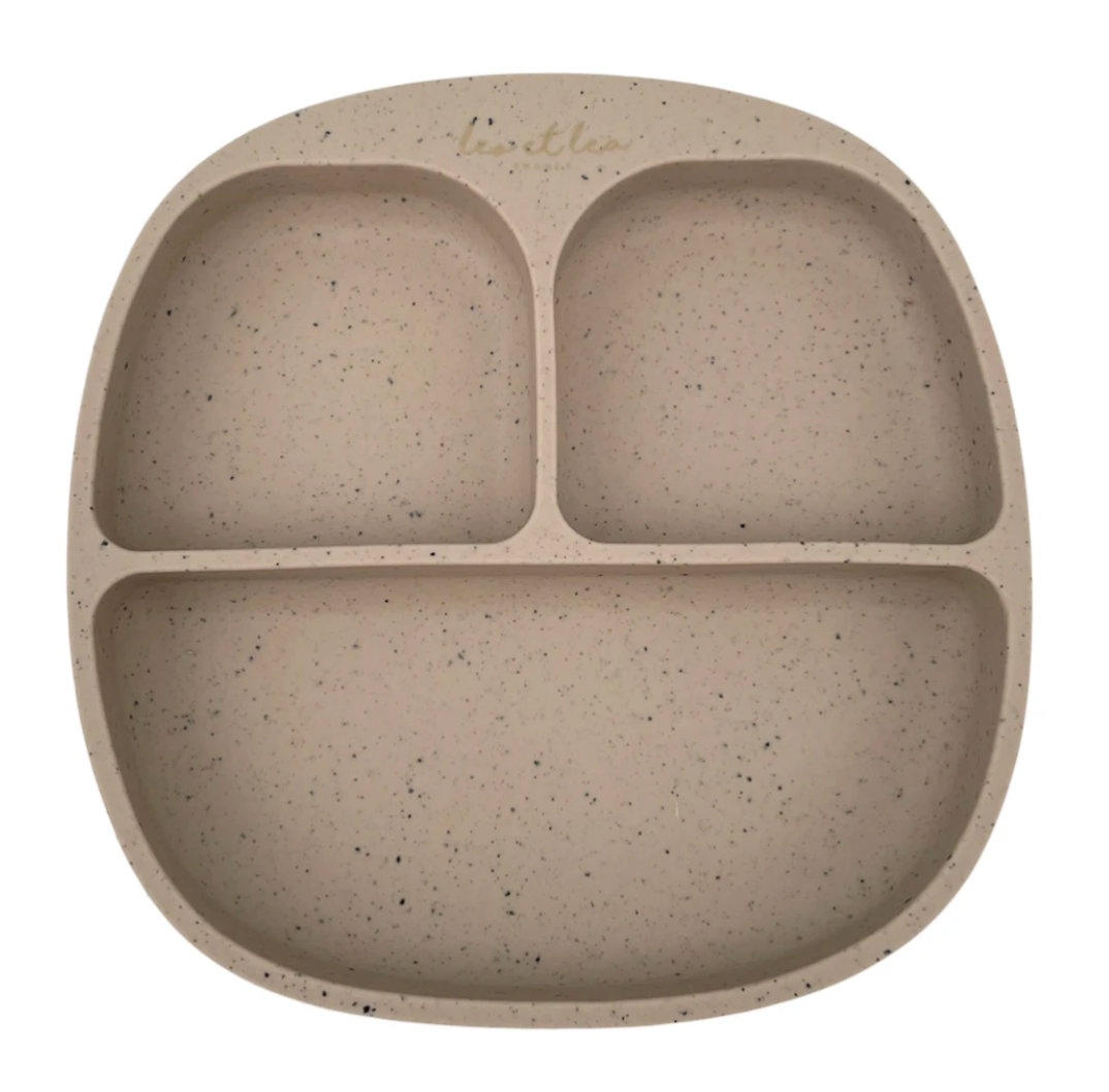 Assiettes compartimentées, verres et couverts I Léo et Léa